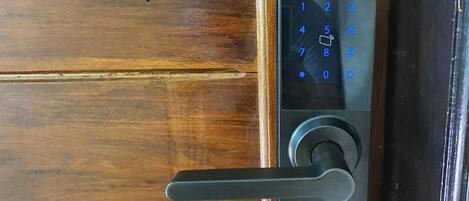 4 soverom, skrivebord, strykejern/-brett og wi-fi (inkludert)