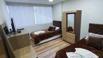 4 bedrooms, desk, iron/ironing board, free WiFi