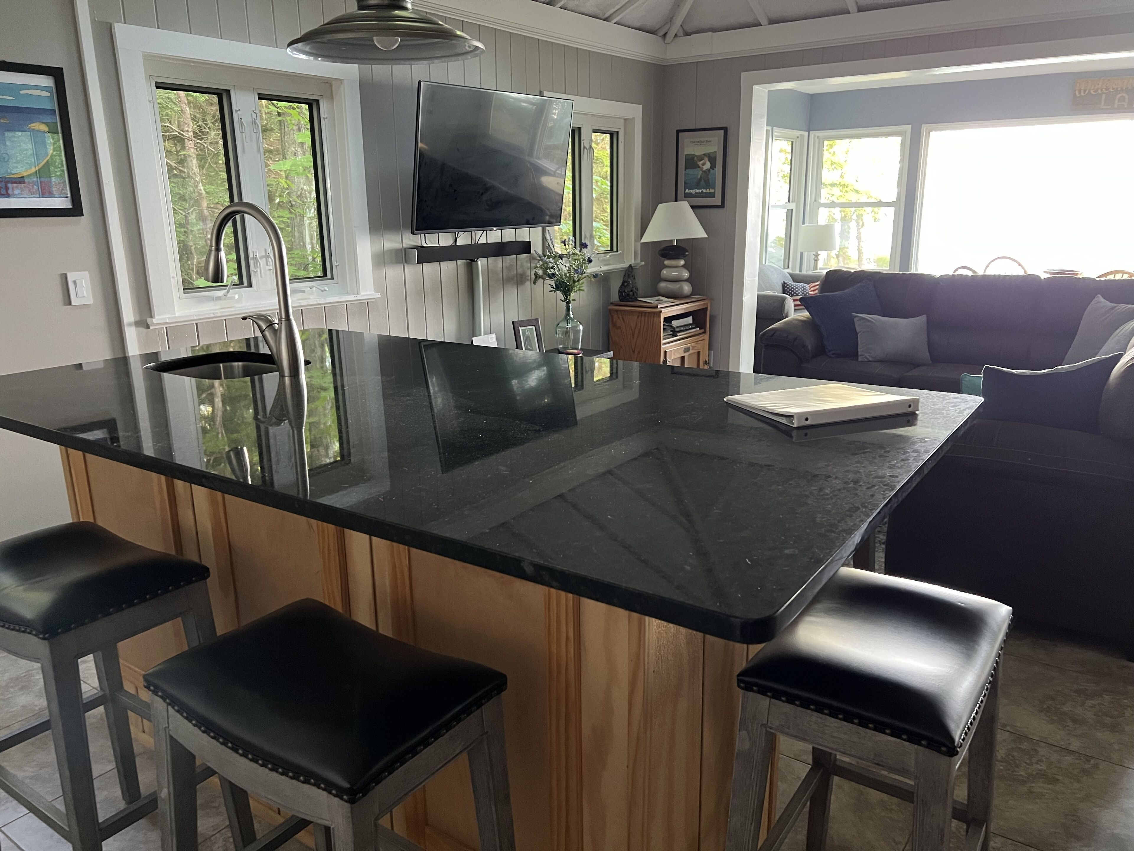 Island with wet bar
