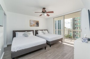 2 Schlafzimmer, Schreibtisch, Bügeleisen/Bügelbrett, Reisekinderbett