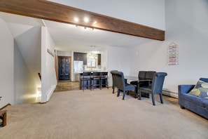 Interior - Stay On The Mountain Under The Stars! (Tannersville)