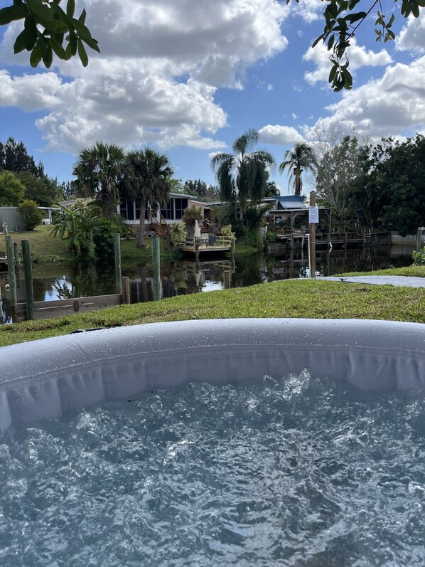 Outdoor spa tub - SEADREAM WITH LITE BREAKFAST, HOT TUBE, AND CANAL VIEW (Stuart)
