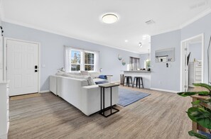 Televisor intel·ligent i biblioteca musical 