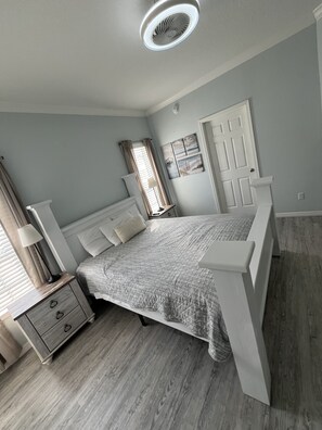 2 chambres, bureau, fer et planche à repasser, Wi-Fi gratuit