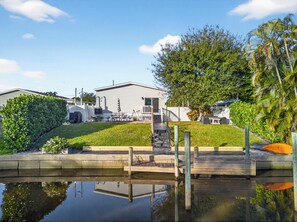 Exterior - SEADREAM WITH LITE BREAKFAST, HOT TUBE, AND CANAL VIEW (Stuart)