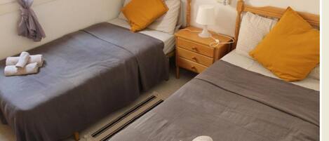 2 bedrooms, iron/ironing board, free WiFi, bed sheets