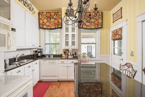 Fridge, microwave, oven, stovetop - Historic Song Ranch Manor (Sheffield)