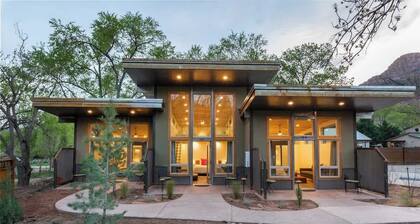 Nama-Stay Suite 2, King Loft, 5 Min to Zion NP