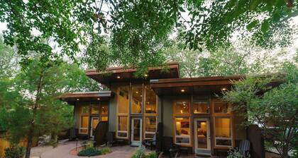 Nama-Stay Suite 1, King, 5 Min to Zion NP