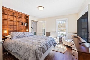 5 bedrooms, desk, iron/ironing board, travel cot - Cobb Meadow House - Cozy 5 Bedroom New England home in The Monadnock Region (Dublin)