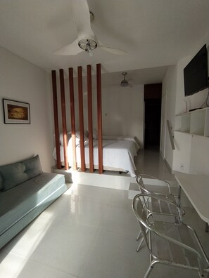 1 bedroom, desk, free WiFi, bed sheets - Bahia Flat, Apt 320 (BA)