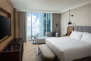 イタリアのフレッテ製シーツ、高級寝具、ミニバー、セーフティボックス (室内)