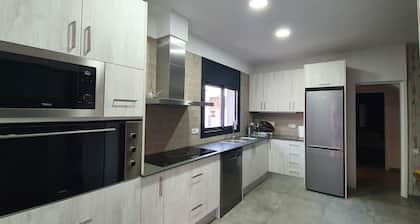 Town center house with private pool, wifi