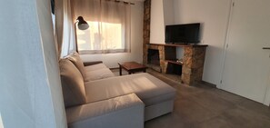 Smart TV, fireplace, table tennis - Town center house with private pool, wifi (Sant Vicenç de Montalt)