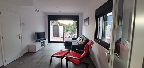 Town center house with private pool, wifi