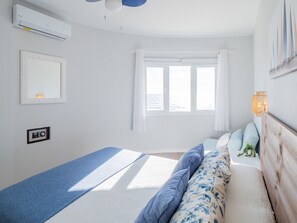 1 chambre, fer et planche à repasser, Wi-Fi gratuit, draps fournis