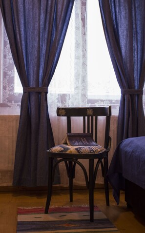 5 bedrooms, iron/ironing board, free WiFi, bed sheets