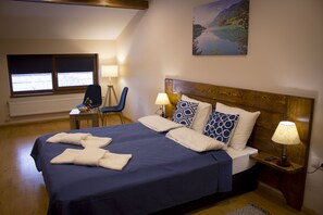 5 bedrooms, iron/ironing board, free WiFi, bed sheets