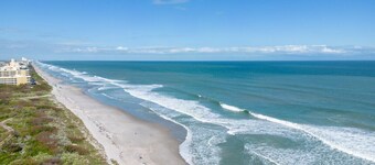 Blissful Townhome - HEATED POOL - Walk to the Beach - Dog Friendly