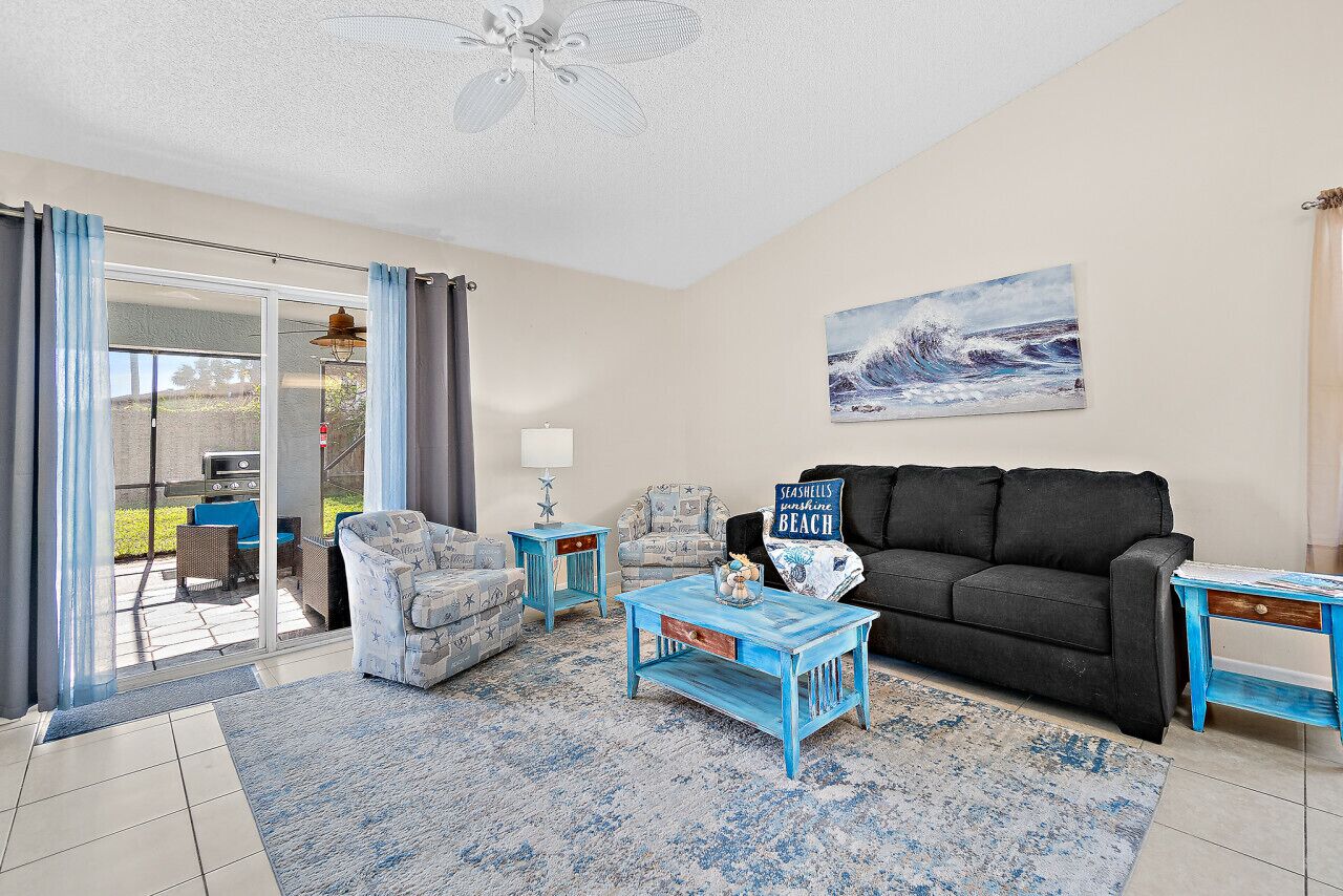 Blissful Townhome - HEATED POOL - Walk to the Beach - Dog Friendly