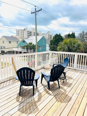 Terrace/patio - SALTWATER POOL,  DOG FRIENDLY, STEPS TO THE BEACH! Check out Anchor House! (North Myrtle Beach)