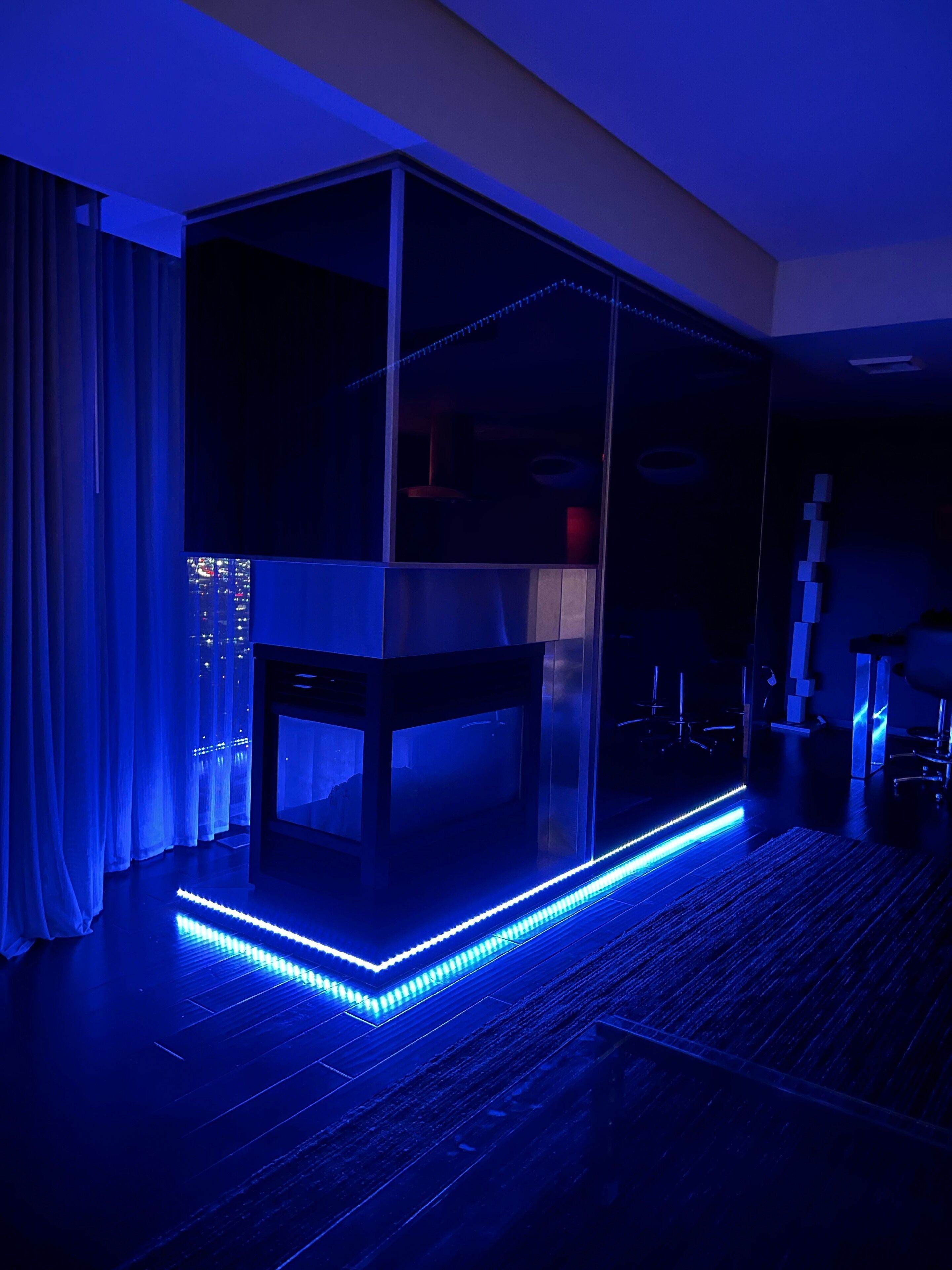 1250 Sqft Suite on 30th floor, Amazing strip view Balcony Access
