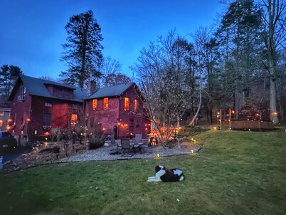 Historic 4 Bedroom Luxury Cabin with Private Waterfall & Lake Access