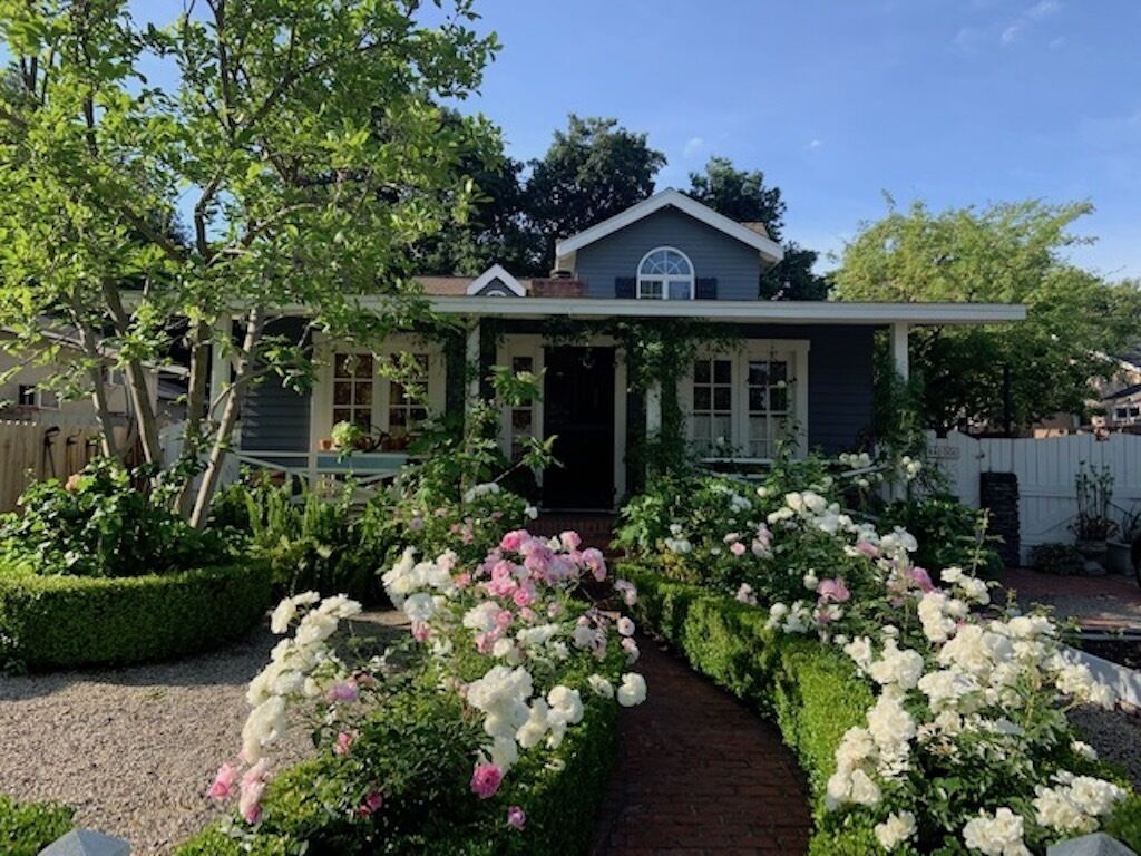 Charming Fully Furnished House with Pool, Jacuzzi, Art Studio and Office.