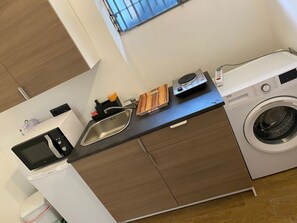 Refrigerador, microondas, horno, placa de cocina