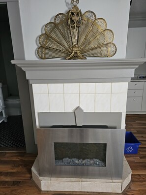 Fireplace Suite | Down comforters, pillowtop beds, individually furnished, desk