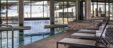 屋内プール、屋外プール