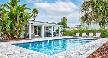 Heated Pool, Fire Pit, Short Walk to Beach!