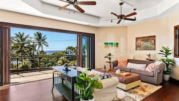 Smart TV, fireplace, DVD player, table football