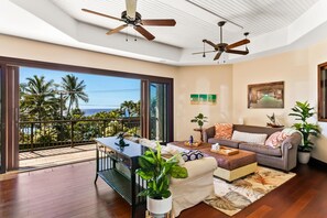 TV connectée, cheminée, lecteur de DVD, baby-foot