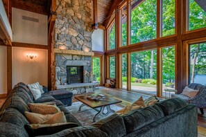 Televisor i llar de foc 