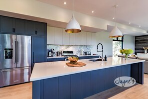 Fridge, microwave, oven, stovetop - 3 bedroom 3 bath cottage on Loon Lake! New Build, Open Concept!  All Season! (Gravenhurst)