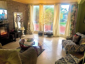 Smart TV - BEST LOCATION! Modern, sexy, contemporary designer condo with GREAT SUNNY PATIO! (Scottsdale)