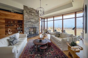 Flat-screen TV, fireplace, stereo, offices - 3 bdrm, 3 bath Country Home, 10 acres, private, hot tub, view of Georgian Bay! (Bruce Peninsula (Wiarton) Thornbury)