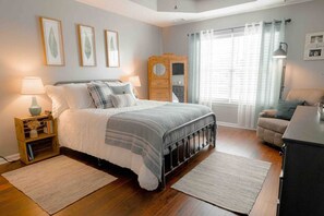 3 habitaciones, escritorio, tabla de planchar con plancha y wifi gratis