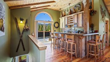 Luxury House | In-room dining