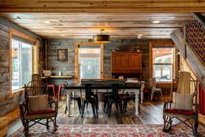 1 bedroom, premium bedding, iron/ironing board, travel cot - The Bunk House (West Yellowstone)