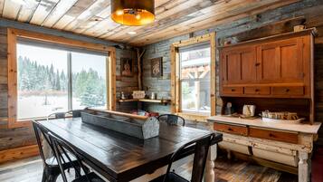 Luxury House | Dining room