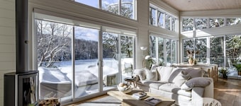 Professionally styled luxurious 4 bdrm 3 bath cottage on Lake Joe!