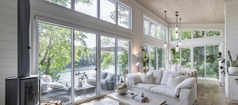 Professionally styled luxurious 4 bdrm 3 bath cottage on Lake Joe!