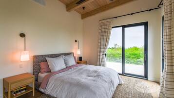 5 bedrooms, desk, WiFi