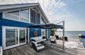 Terrace/patio - 6 bdrm, 6 bath Luxury with 230' of frontage on Lake Muskoka! Min to Bracebridge! (Bracebridge)