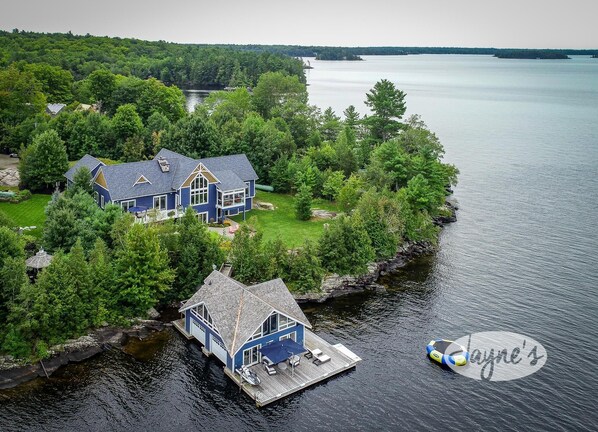 Exterior - 6 bdrm, 6 bath Luxury with 230' of frontage on Lake Muskoka! Min to Bracebridge! (Bracebridge)