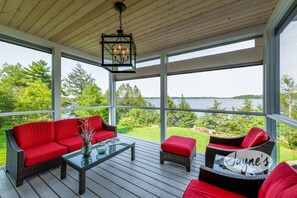 Interior - 6 bdrm, 6 bath Luxury with 230' of frontage on Lake Muskoka! Min to Bracebridge! (Bracebridge)