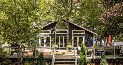 9 bdrm, 5 bath, Lake Rosseau, Private! Guest Cottage and Cabin! Sand Beach!