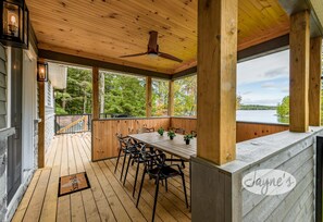 Outdoor dining - Newly renovated, 4 + 1 bdrm, 2 bath, Turtle Lake, Sand Beach, Privacy! (Parry Sound Mid-Shore (Bala))